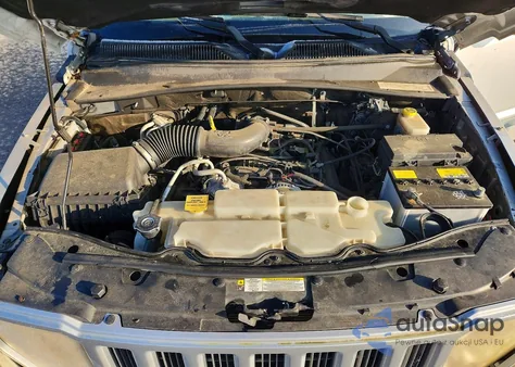 2010 Jeep Liberty Sport z USA, uszkodzony, nr VIN 1J4PP2GKXAW114433